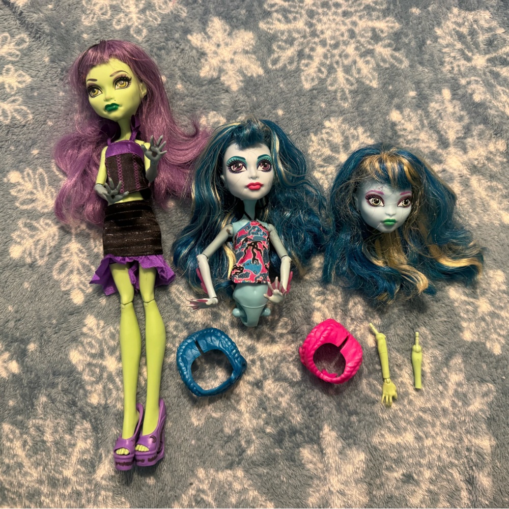 Monster High CAM Dolls Lot